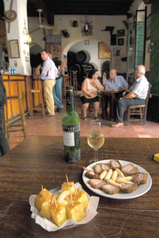 ¡El <a href="/clusterjerez/">Clúster DestinoJerez</a> y el <a href="/aytoJerez/">Ayuntamiento d Jerez</a> crean una guía y una ruta del mosto en Jerez! Contará con todos los establecimientos que ofrecen mosto y platos típicos 😃 Noticia: diariodejerez.es/jerez/guia-rut… Vía <a href="/diariodejerez/">Diario de Jerez</a> <a href="/diputacioncadiz/">Diputación de Cádiz</a> Foto: Tabanco San Pablo - Autor: Ignacio Fando.