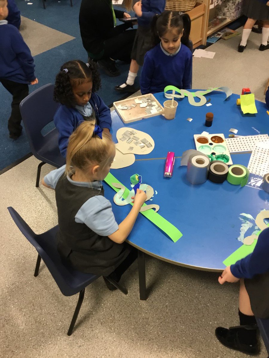 longshawinfants's tweet photo. The Bees are busy preparing for our @worldnurseryrhymeweek performance! https://t.co/OxNqEnYqVb