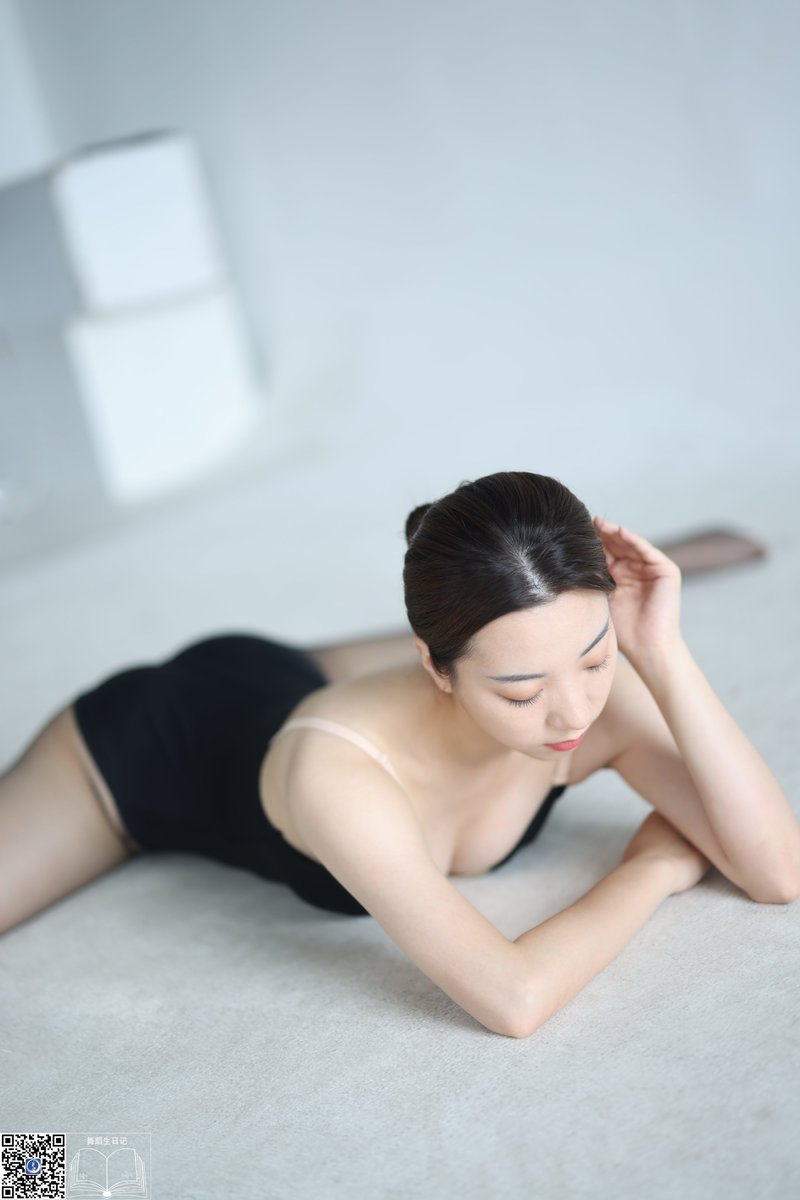 ASDQW012's tweet photo. #腿射#腿玩年#水冰月#街拍美腿#玉足#高清原图#原生图#奶球#波霸#狗仔偷拍#大胸妹#腿控#性感丝袜#制服#漏点#走光#童颜巨乳#包臀裙#紧身裤 https://t.co/Vlsn8bXotq