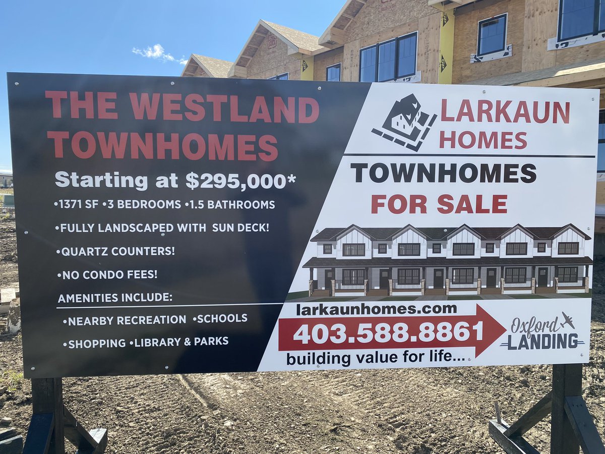 LarkaunHomes's tweet photo. The exterior of these units are taking shape. Almost complete. These are a must see. Contact us today #westlandtownhomesbylarkaun @Oxford_Landing @TownofPenhold https://t.co/oWcyE8BDJh