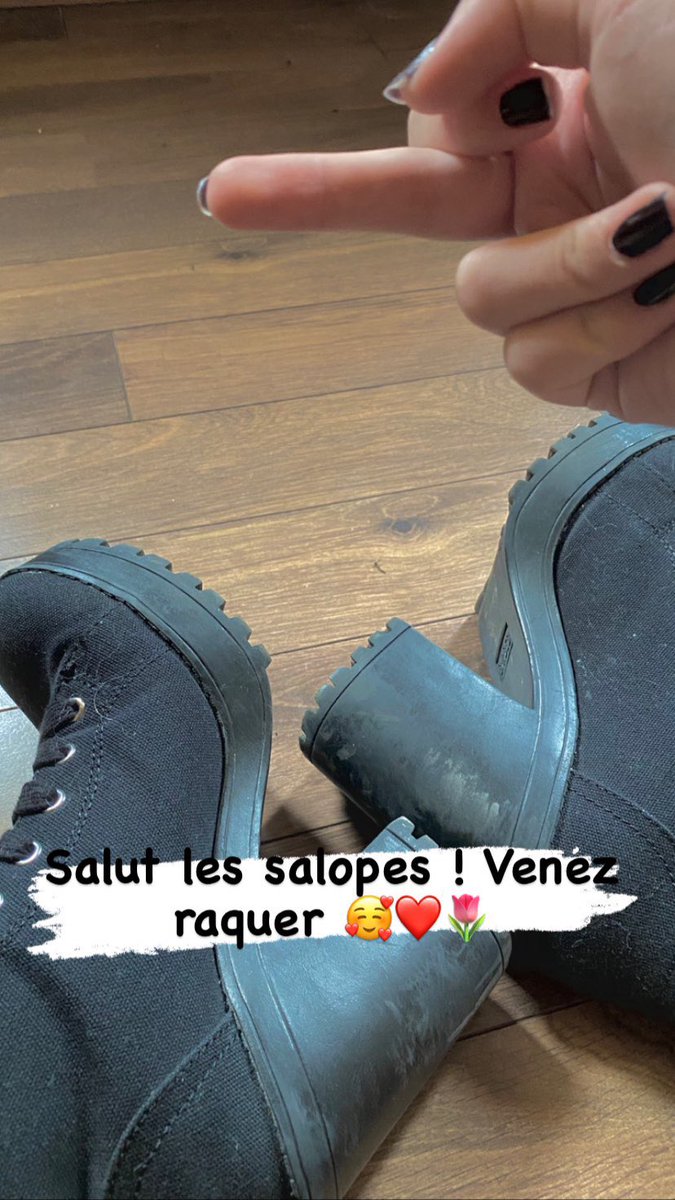 DeesseLauraV2's tweet photo. Salut les salopes 🌹❤️ https://t.co/AYDRpxKSDG