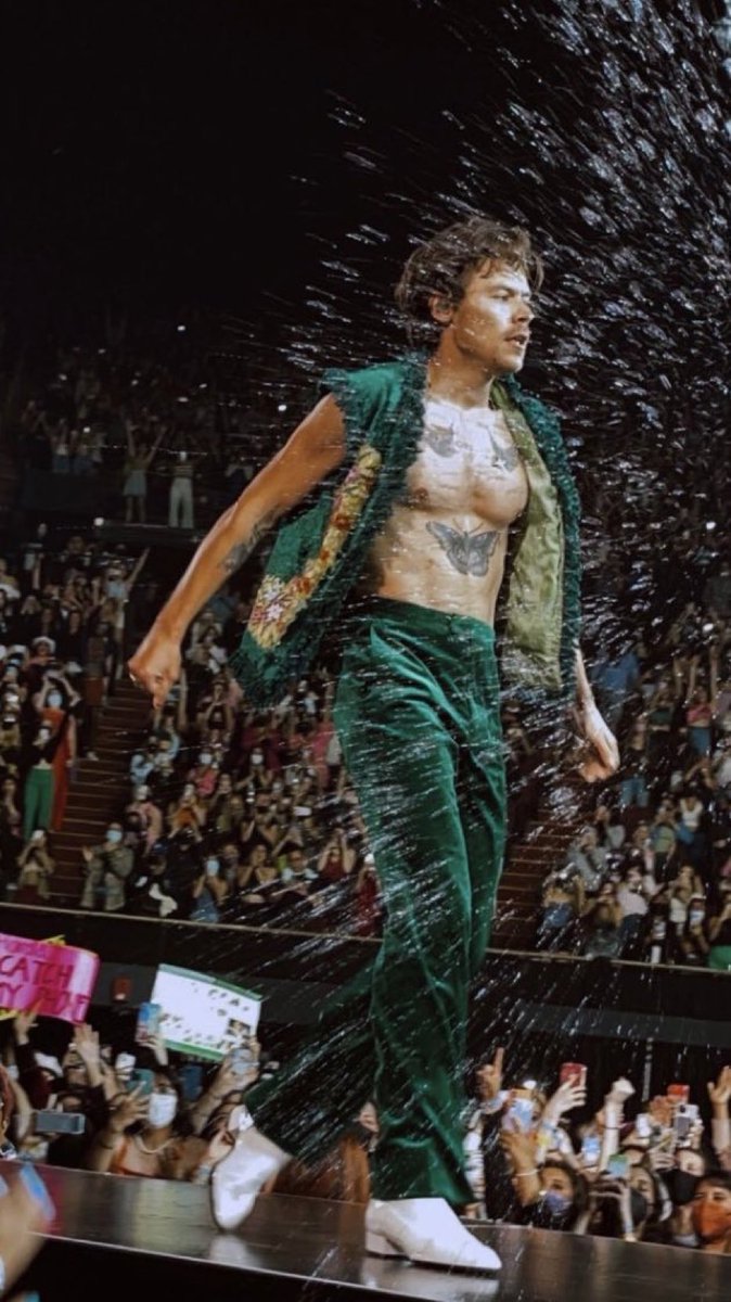 thestylesfandom's tweet photo. Harry styles, Los Angeles. https://t.co/Ik7lmK2ItA