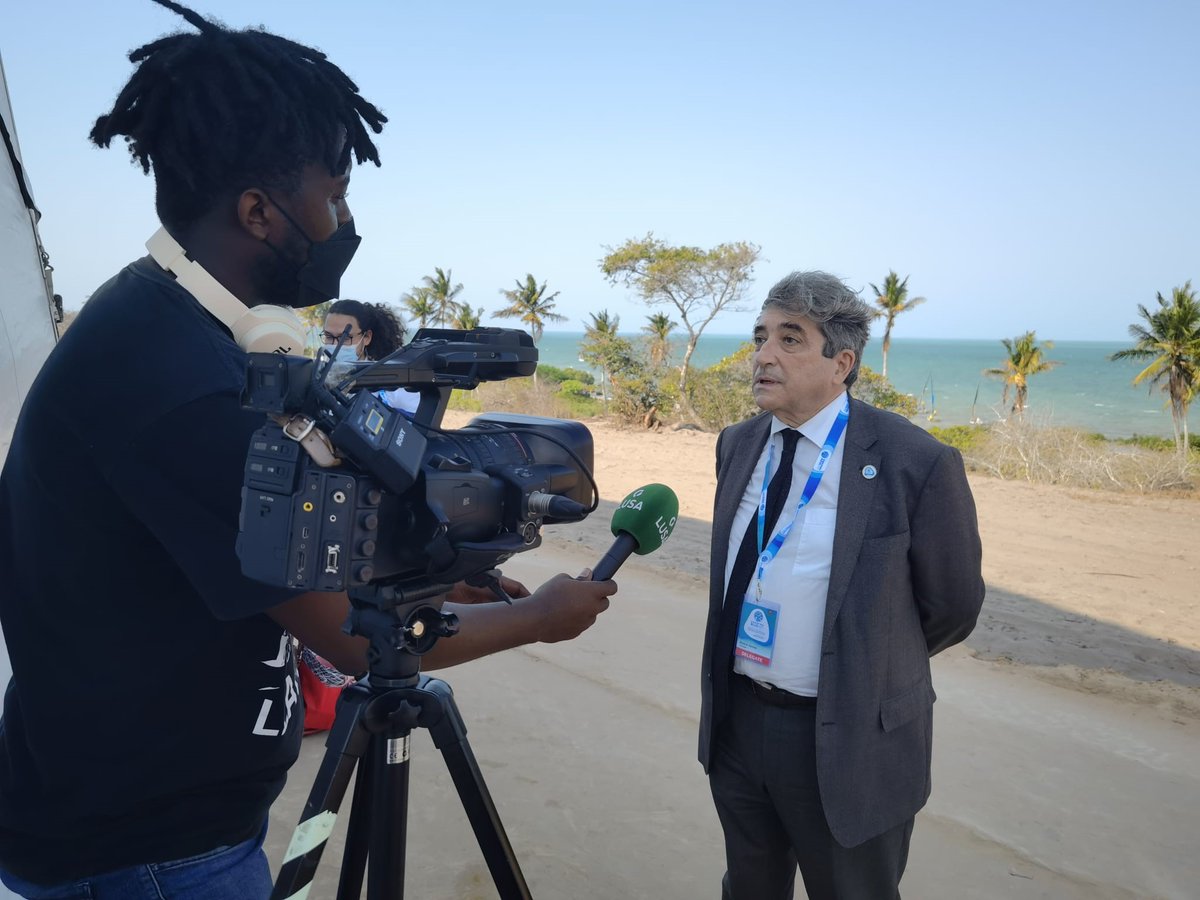 mar_pt's tweet photo. Além da presença do Ministro do #Mar 🇵🇹 na #CrescendoAzul, em Vilankulo 🇲🇿 , participam na conferência, no local ou remotamente, representantes de vários organismos da tutela: DGPM (incluindo programa Escola Azul), DGRM, IPMA, EMEPC, Escola Náutica Infante D. Henrique e FOR-MAR. https://t.co/Ce5OQO4aMb