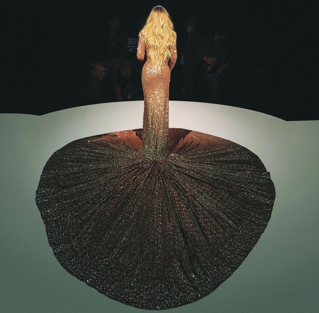 MIPserable's tweet image. La placenta llegando a hacer su desmadre durante el parto.