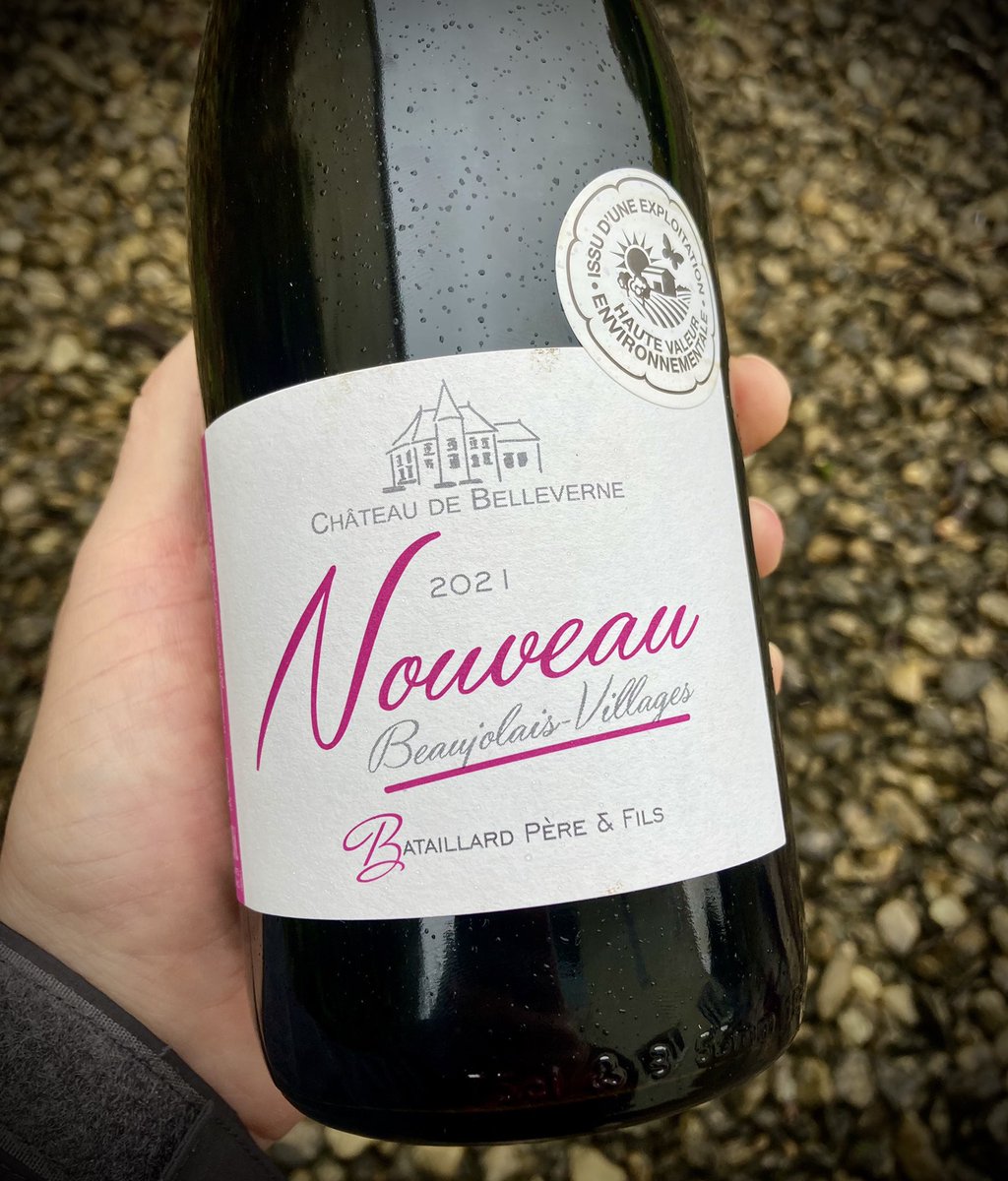 🍷 Lunch purchased from <a href="/ndjohnwine/">ND John Wines</a>. Iechyd da!#BeaujolaisNouveau2021 #ThursdayInSwansea