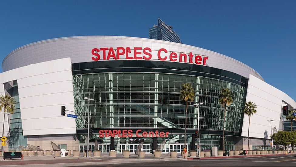 LievenFrans's tweet photo. 🏟️💰 I Vanaf 25 december is het niet langer Staples Center, maar wel https://t.co/1NIJv866qY Arena.

Het crypto platform betaalt naar verluidt $700 miljoen om voor de komende 20 jaar z'n naam aan de iconische sporttempel in LA te verbinden! 🤑 #SportsBiz https://t.co/oeSRT0p0Wl