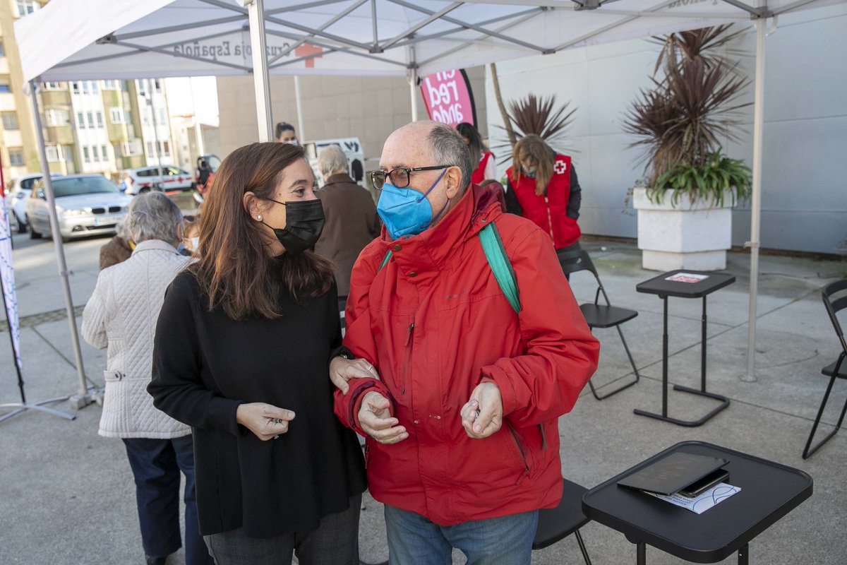 ConcelloCoruna's tweet photo. 📱 O Concello colabora coa Cruz Vermella para achegar as últimas tecnoloxías ás persoas maiores

🗓️ O proxecto ‘Enredando’ desenvolverase en oito barrios ata o 30 de decembro cunha unidade móbil que conta con materiais de última xeración

Máis info 👇

https://t.co/Mh4iWCxVlU https://t.co/EwfDEAFOqn