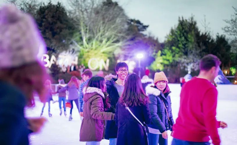 VisitBath's tweet photo. Ten ways to make the most of Bath at Christmas ❄️
https://t.co/DAFTkmPUqt

#BathAtChristmas https://t.co/2F6UfgX9Sx