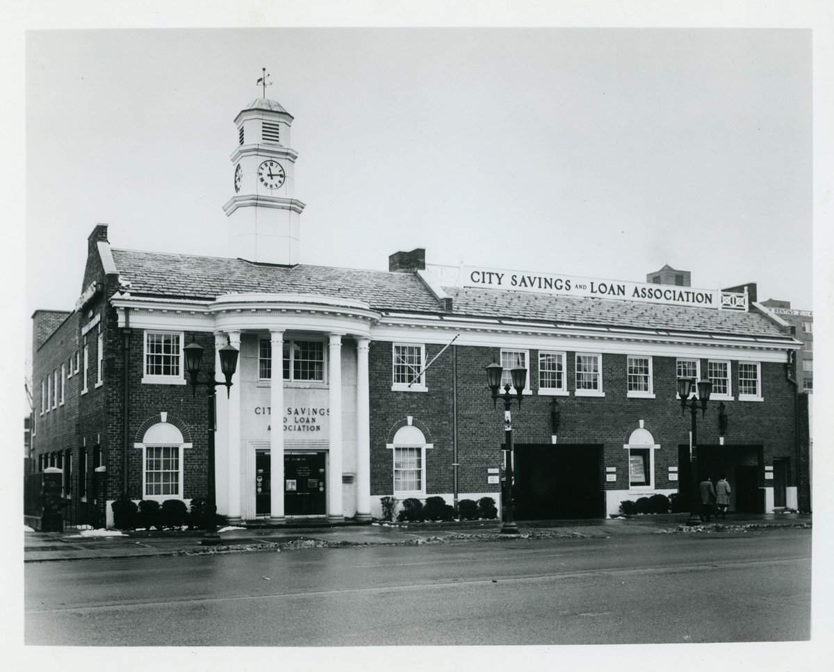 QueensMemory's tweet photo. #TBT The City Savings and Loan Association building in Jamaica on Hillside Ave between 168th Place and 169th Street in November 1975 #QPLDigitalArchive #JamaicaQueens https://t.co/FvRTTM7xH0