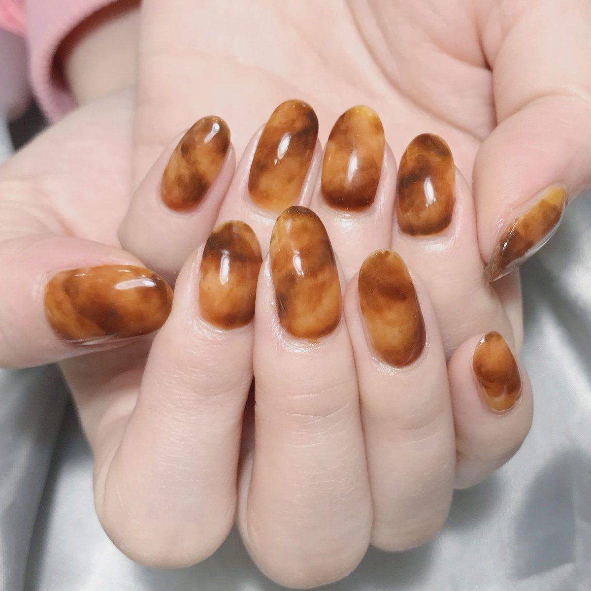 chiekonakayama's tweet photo. きゃりーちゃんのネイル💅べっこうネイルと赤の組み合わせがオシャレです😳✨可愛い https://t.co/FTrav6BLrP