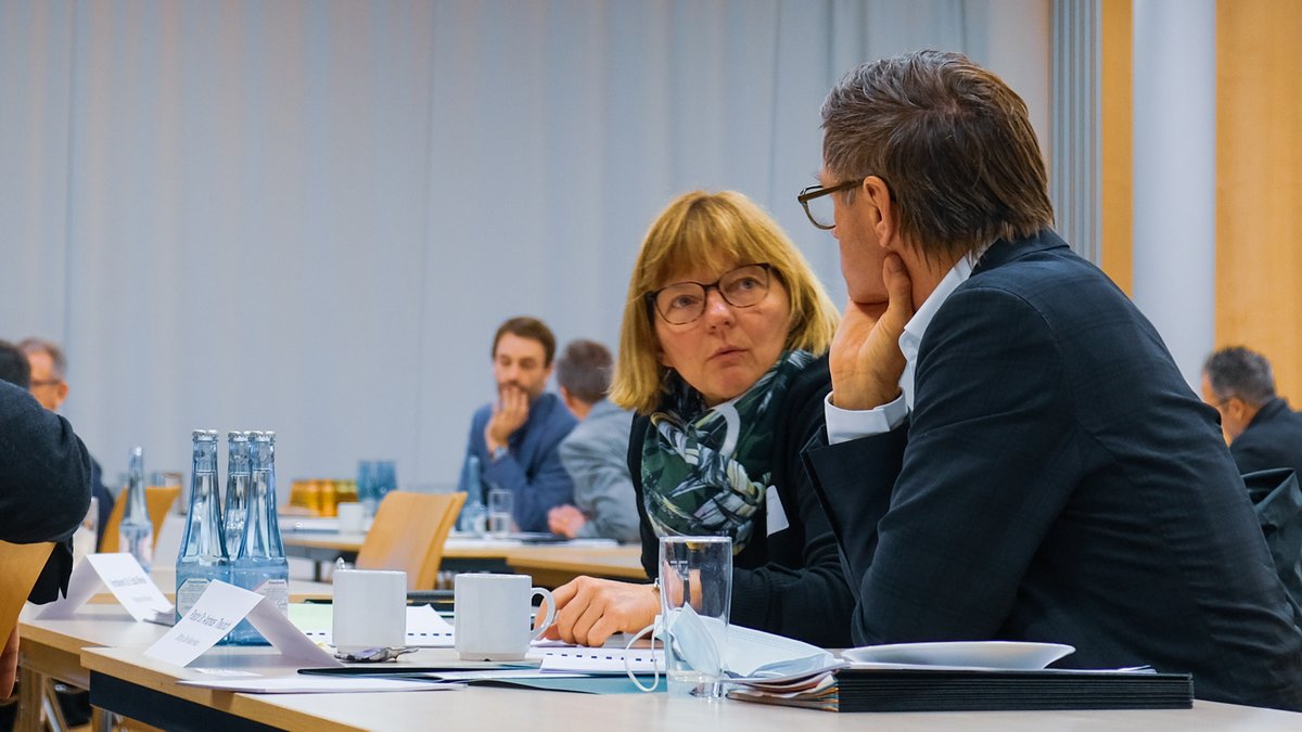 DerVdDD's tweet photo. Wie gelingt der #Diakonie ein neuerlicher Innovationsschub? Das war Thema unserer Mitgliederversammlung. In Punkto neue Leistungen sehen 74 Prozent der Teilnehmenden ein hohes bzw. sehr hohes Innovationspotenzial in ihren Unternehmen. Mehr: https://t.co/aDYyZlWvnL #innovation https://t.co/pZAgEmeCtm
