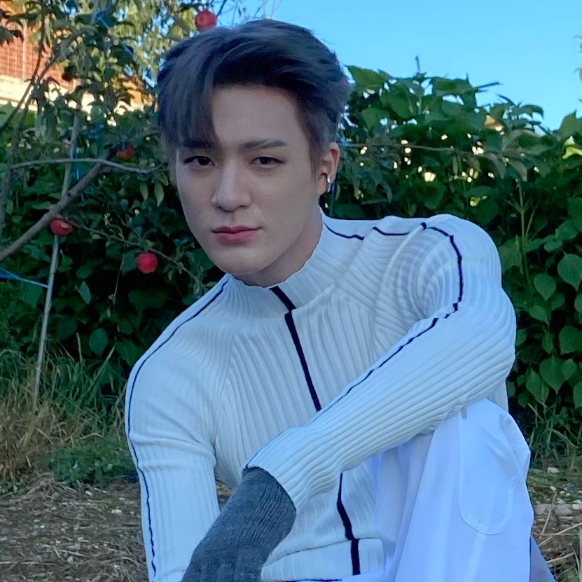 choicolatos's tweet photo. GATAU BYE SY MO KAYANG GARAGARA OKNUM SATU INI ALIAS LEE JENO LO WOSOWOSNCJCISKALLWKDIEODNCNCNS BANGET 😭 https://t.co/gkTN5DsB87