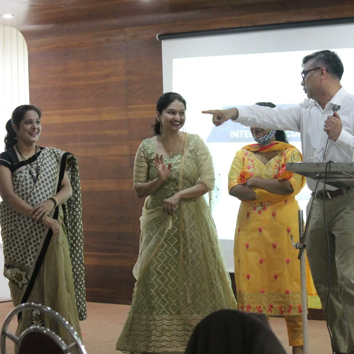 EduBrisk's tweet photo. NEP 2020 Integrated Curriculum Workshop Series - Mulund , Mumbai.
These are the photos from the session with the super energetic Management, Principal, and Teachers of BPIS, Mulund.
#EduBrisk #CentralDigitalLearning #celebratingknowledge #BPIS #BlendedLearning https://t.co/0AeTgkhQ9D