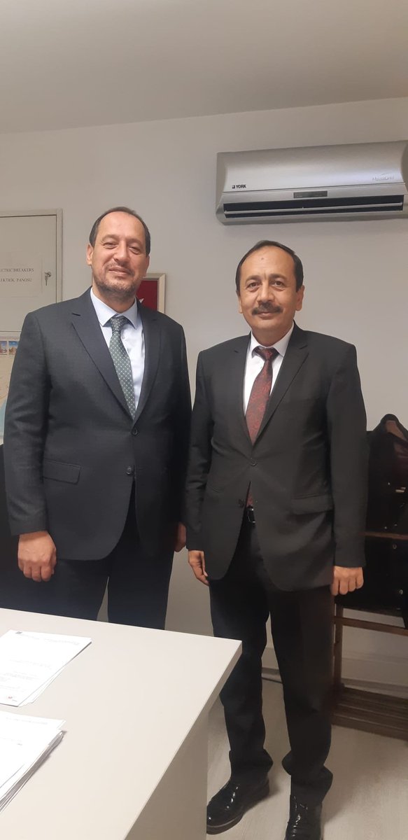 erkanahmet38's tweet photo. Toki Genel Müdürlüğünü ziyaret ederek, Planlama ve Proje Müdürü Bülent Şerefoğlu beyefendi ile yapacağımız TOKİ Projesi hakkında bilgi alışverişinde https://t.co/7xezq0dz5i.Müdürüme gösterdiği yakın alakadan dolayı teşekkür ediyorum. https://t.co/hDIA6tstqa
