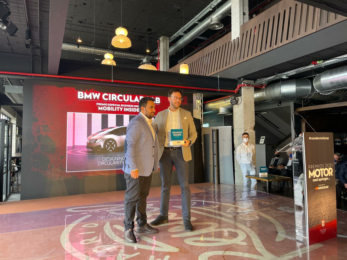 BIEspana's tweet photo. 🏆 Por su visión de un futuro sostenible, el premio especial Mobility Insider de los #PremiosMotorAxelSpringer es para #BMWCircularLab. ¡Enhorabuena, @BMWEspana! https://t.co/uNOFhy0FfY