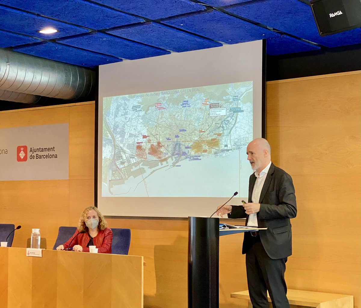 davidmilletbas's tweet photo. Avui i demà condueixo les II Jornades de desenvolupament econòmic local de Nou Barris. Escoltant i aprenent de @saraberbels @felixortega @estelabo i @Bcn_NouBarris #9BEconomia #ForumNouBarris https://t.co/uI5PhUxQCA