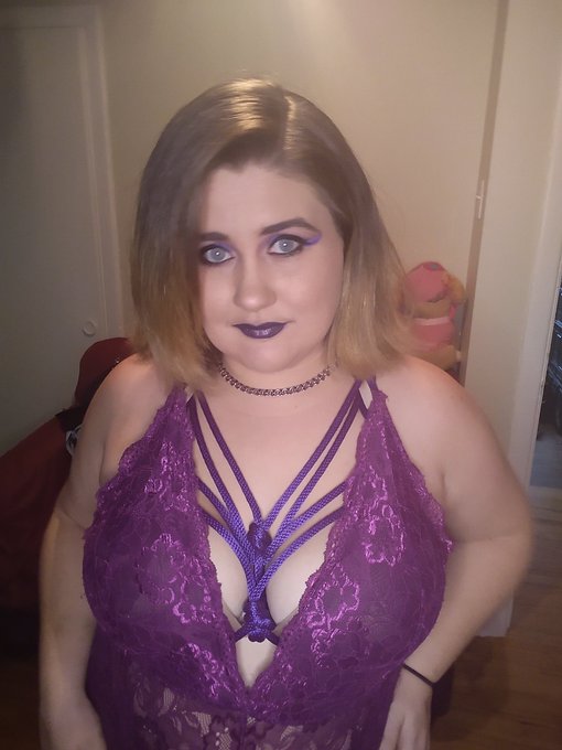 Someone called me ugly, I said "bitch, where" https://t.co/jGcNI3nm7K<a href="/tag/makeup"class="tags"><span>#makeup</span></a><a href="/tag/cosplay"class="tags"><span>#cosplay</span></a><a href="/tag/costume"class="tags"><span>#costume</span></a><a href="/tag/pawg"class="tags"><span>#pawg</span></a><a href="/tag/plussized"class="tags"><span>#plussized</span></a><a href="/tag/curvywomenarebeautiful"class="tags"><span>#curvywomenarebeautiful</span></a>