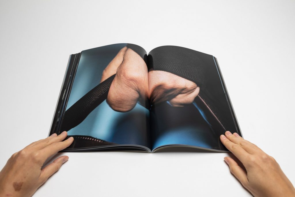 Photobook: Enrique Fraga, Terminal. Examining a life of unending business travel, through details that highlight isolation and detachment. (Yatskevich) collectordaily.com/enrique-fraga-…