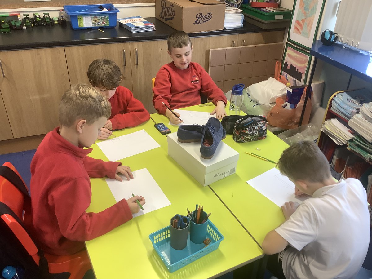 BalbeggiePS's tweet photo. P4/5 are showing great concentration when doing still life drawing of shoes. @PKCEducation #balbeggie #stilllife #primaryschoolart #schoolart https://t.co/tnjzVXjGEB