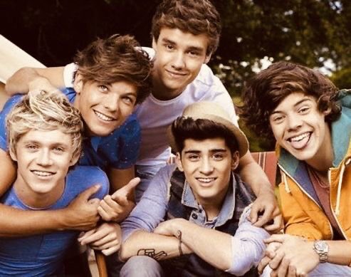 luciiaa_011's tweet photo. UP ALL NIGHT 🖤 
#10yearsofupallnight #OneDirection https://t.co/Ly41ADYu6W