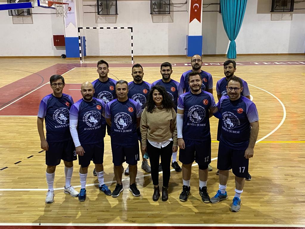 shuderkonya's tweet photo. 17.11.2021 akşamı gerçekleşen voleybol maçımızdan kareler. 📸 #fileninuzmanları #shuderkonya 🏐

p.s.: Forma tasarımları için ekibimizden @bozatici 'ya teşekkürlerimizi sunarız. 🌿 https://t.co/TEw8d5JmoC
