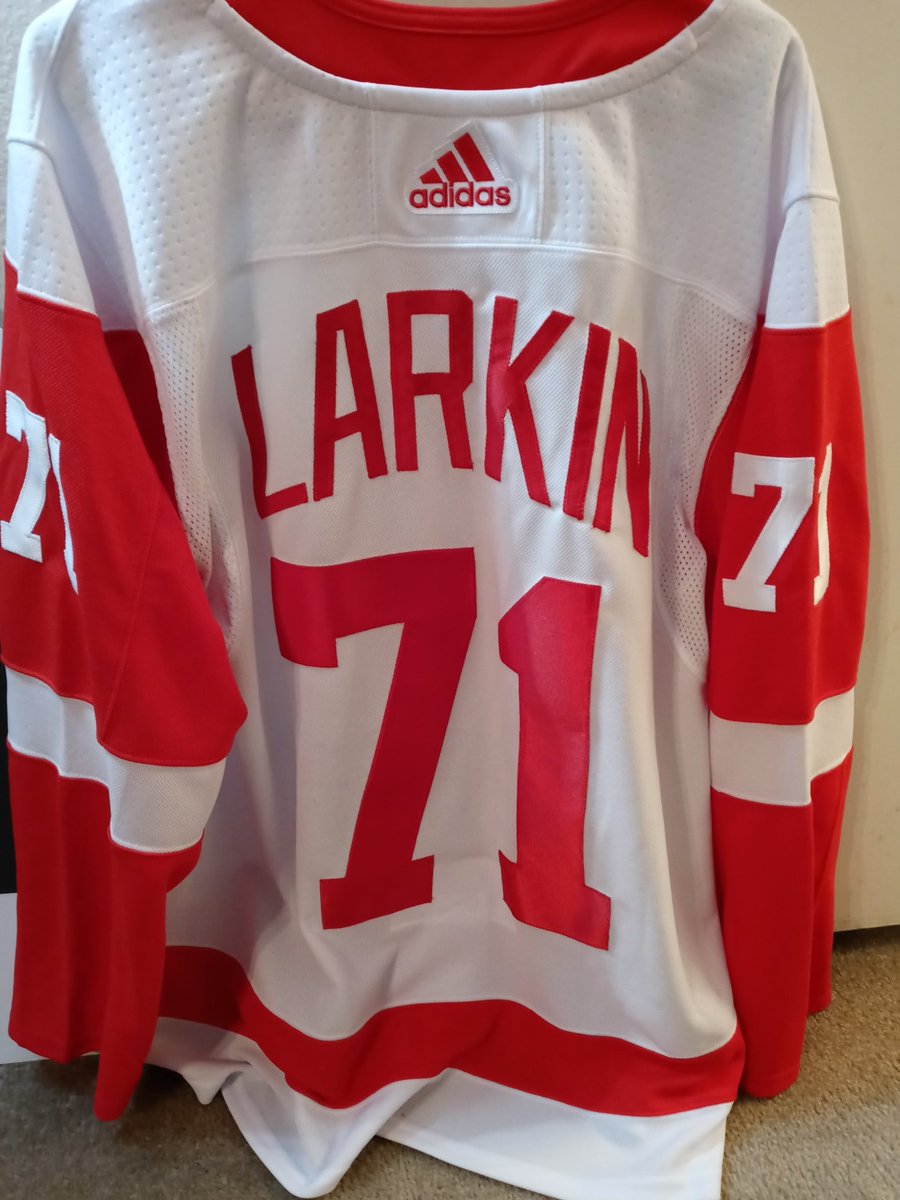 dclynick66's tweet photo. @AG2000000 @Chelle0219 Oh I already know what Michelle's answer is gonna be ... 😂 👍 #Larkin71 #LGRW https://t.co/AglxhQSEWi