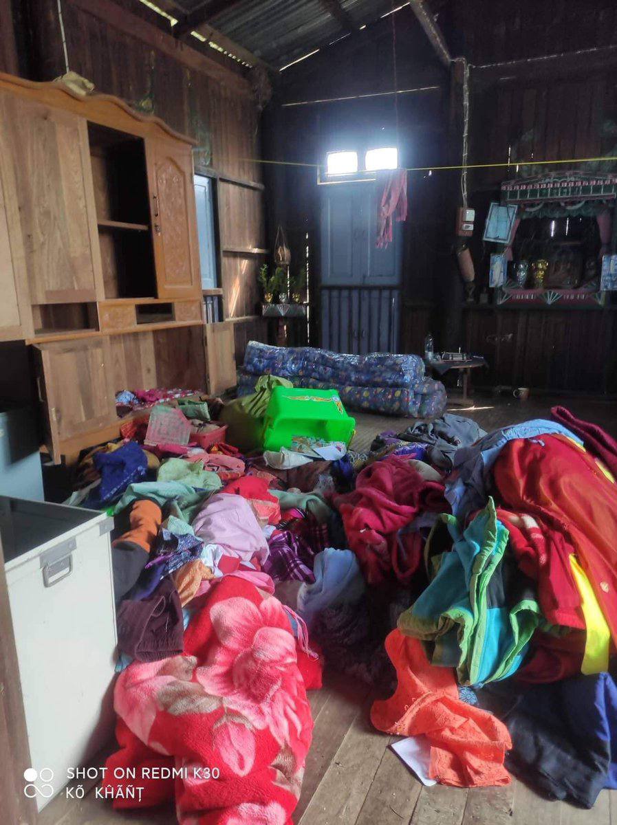 Bay_Lay_88's tweet photo. Terrorists troops stormed BenteKone village in Wetlet Township,looted public property and foodstuffs Today. SAC raided that village at least 8 times and villagers are currently fleeing. LEGALIZATION OF NUG #Nov18Coup #WhatsHappeningInMyanmar https://t.co/nQUW81aFjn
