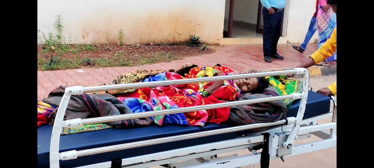 CharubalaB's tweet image. Dear @Gitaaiimsbbsr madam this patient has attended  Surgerical Oncology department in @AIIMSBhubaneswr today but it is matter of pity that authorities have refused to admit her so they're forced to stay outside with the help of some social workers @CMO_Odisha @PMOIndia 1/2