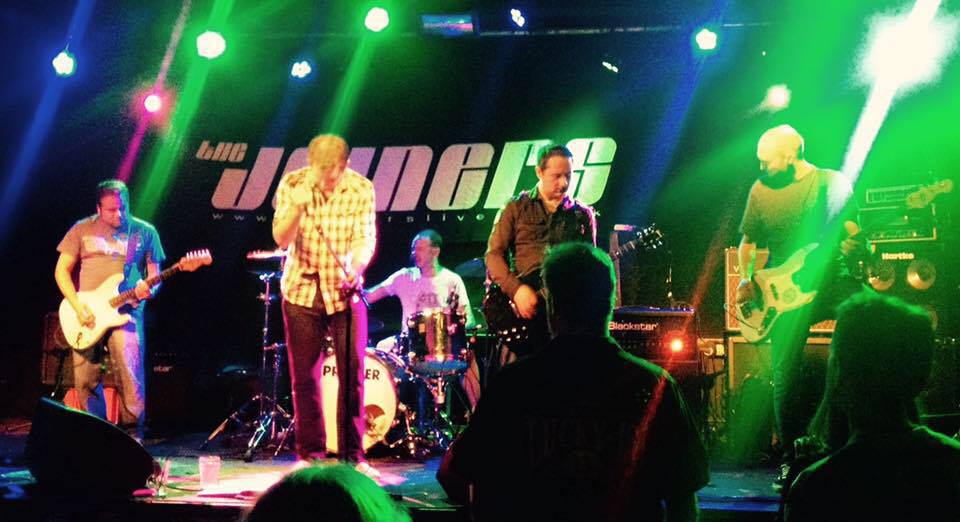 twathea's tweet photo. Throwback to my old band Gambit - had some great times playing venues in Southampton, including a couple of memorable gigs at the legendary @joinerslive
#ShowMeYourBand #TwoNotesToneVault https://t.co/yAOhlgUMBJ
