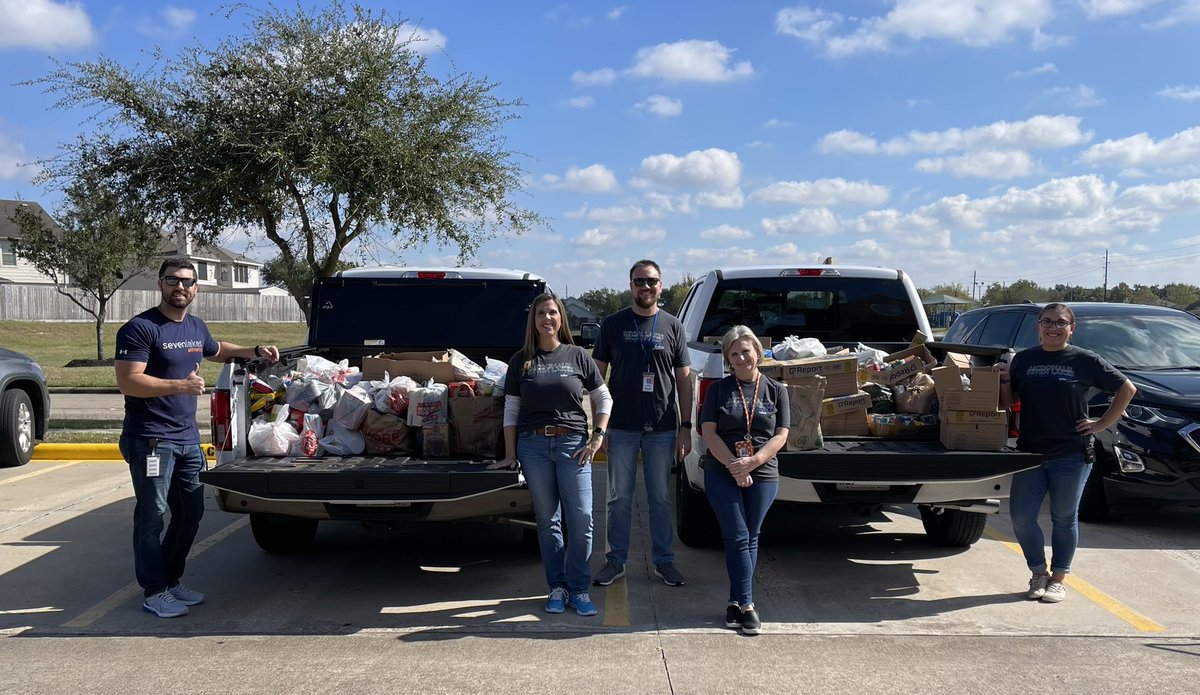 McDonald Junior High was able to provide 27 families with full Thanksgiving dinners. We are so thankful to staff, students, and our Sister School, @spartan_speak, for all of your help to make this happen! 🧡🤎🦃