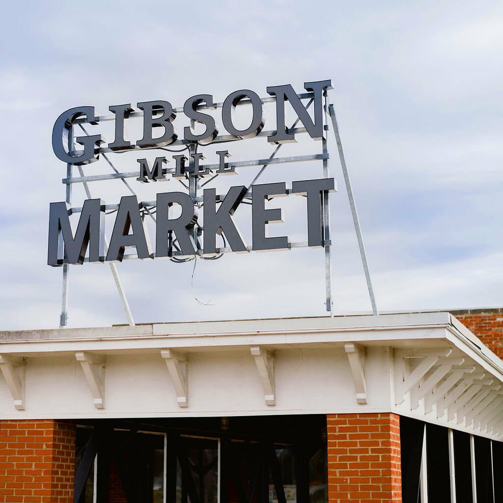 Signage system and environmental graphics for Gibson Mill’s 656,000 SF property located on 48 acres including this new food hall, Gibson Mill Market, coming soon.

📸 @juliafayphoto instagr.am/p/CWax_8-LYb1/