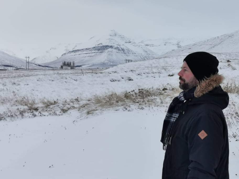 D4 #12dagatwitter  Öndvegi allra dala örvar hugmyndaflug sem og uppbyggileg samtöl og samskipti við nemendur og samstarfsfólk. Það verður engin kennsla til í tóminu. En í dag er tómið djúpt því Dalvíkurskóla var skellt í lás sökum veirufjandans.