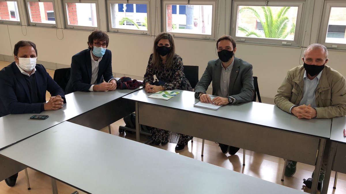 🌐Nuestra actividad de hoy en @feriagenera no se ha limitado a la Jornada principal.

El equipo de <a href="/IDAEenergia/">IDAE</a> se ha reunido con el consejero de MA y Sostenibilidad de #Melilla para estudiar la promoción de las #EnergíasRenovables y de la #geotermia en la Ciudad Autónoma.

Va 🧵