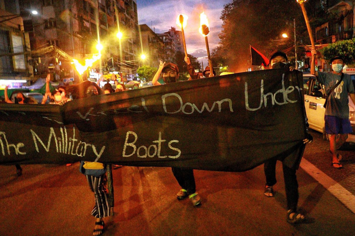 nn_khin's tweet photo. Night Strike by the bravest young activists from Yangon. "Never Kneel Down Under the Military Boots." #WhatsHappeningInMyanmar #Coup2021 #CrdMPA https://t.co/i1iKMD9vkc