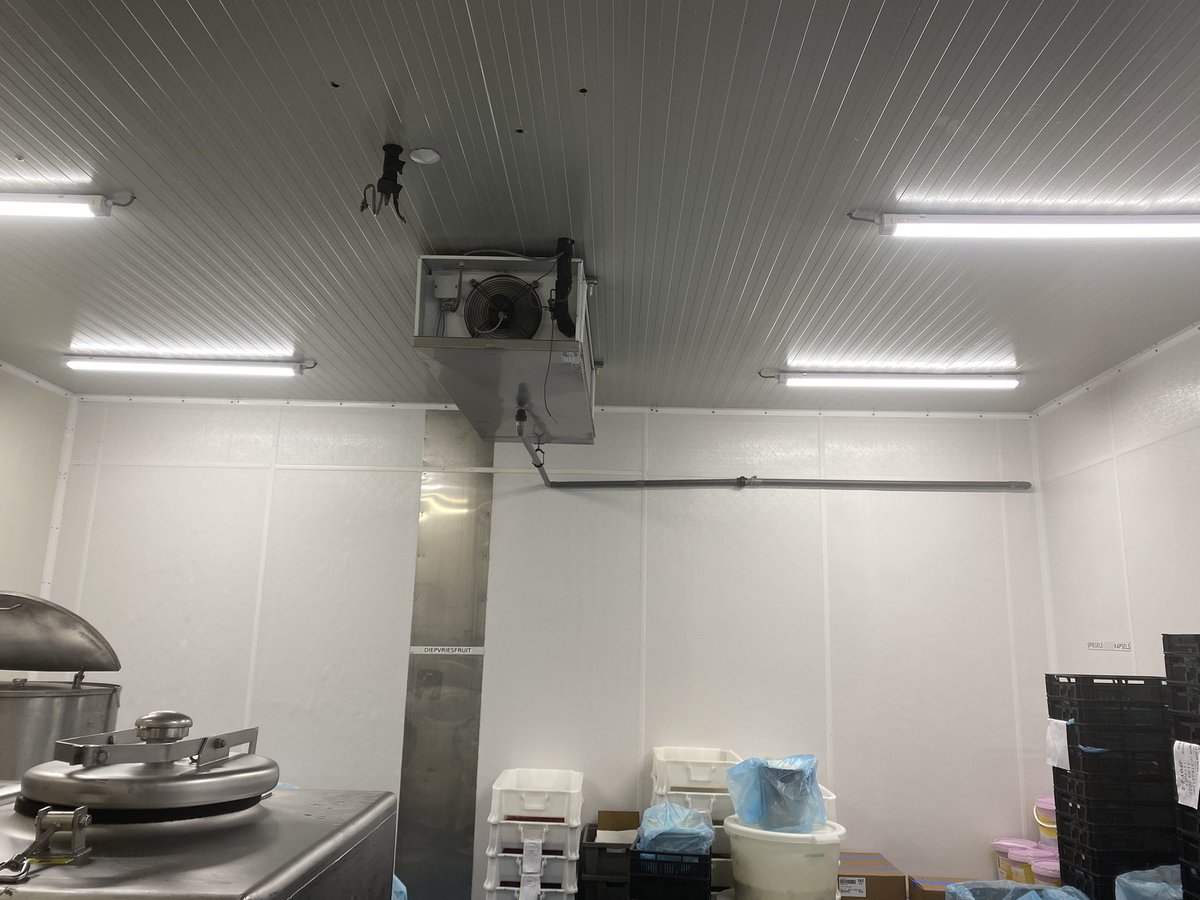 Led tri-proof, 60W, 4000K, linkable, 140lm/w van SmeetsLedLighting bij Goedhart bakkerij Sevenum.