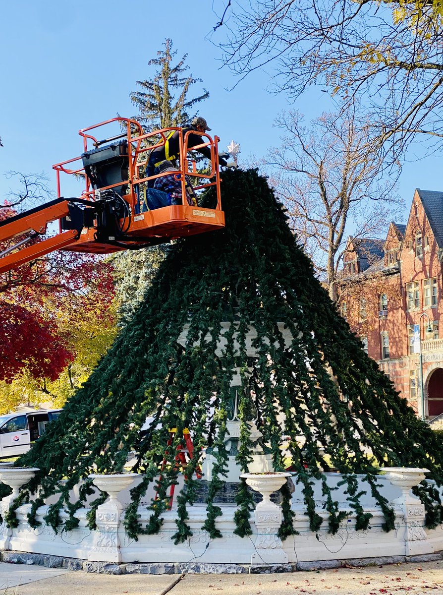CEPattersonJr's tweet photo. The star is almost straight! Hope to see everyone out at the fountain at 3:30 pm today. Bring a friend. Bring a stranger. Just come on over. https://t.co/hdYU6U1NWQ