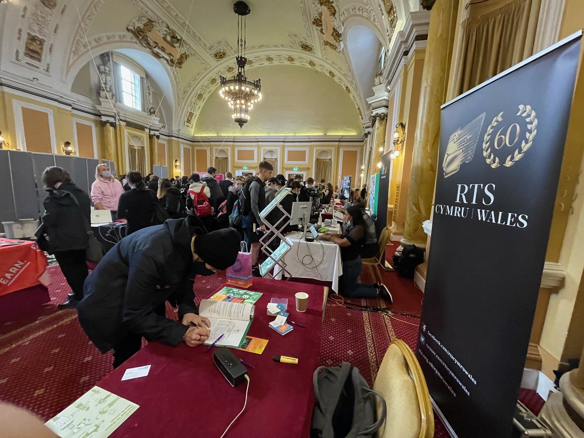 RTSCymruWales's tweet photo. A genuine thrill to be here in the Edwardian splendour of Cardiff City Hall, joining @CareersWalesβ hugely exciting Creative Pathways event.
(We were *rather* charmed by a certain yellow bear!)
#CWCreative21 | @BBCCiN https://t.co/GZKphobijC