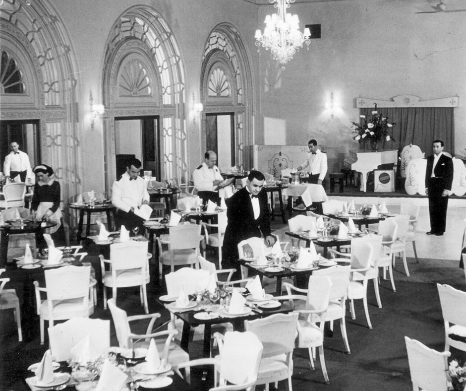 PhoeniciaMalta's tweet photo. The Phoenix Restaurant team getting ready for service back in the 1950s

#TBT #PhoenixRestaurant #ThePhoeniciaMalta https://t.co/e6ucgkOXrT