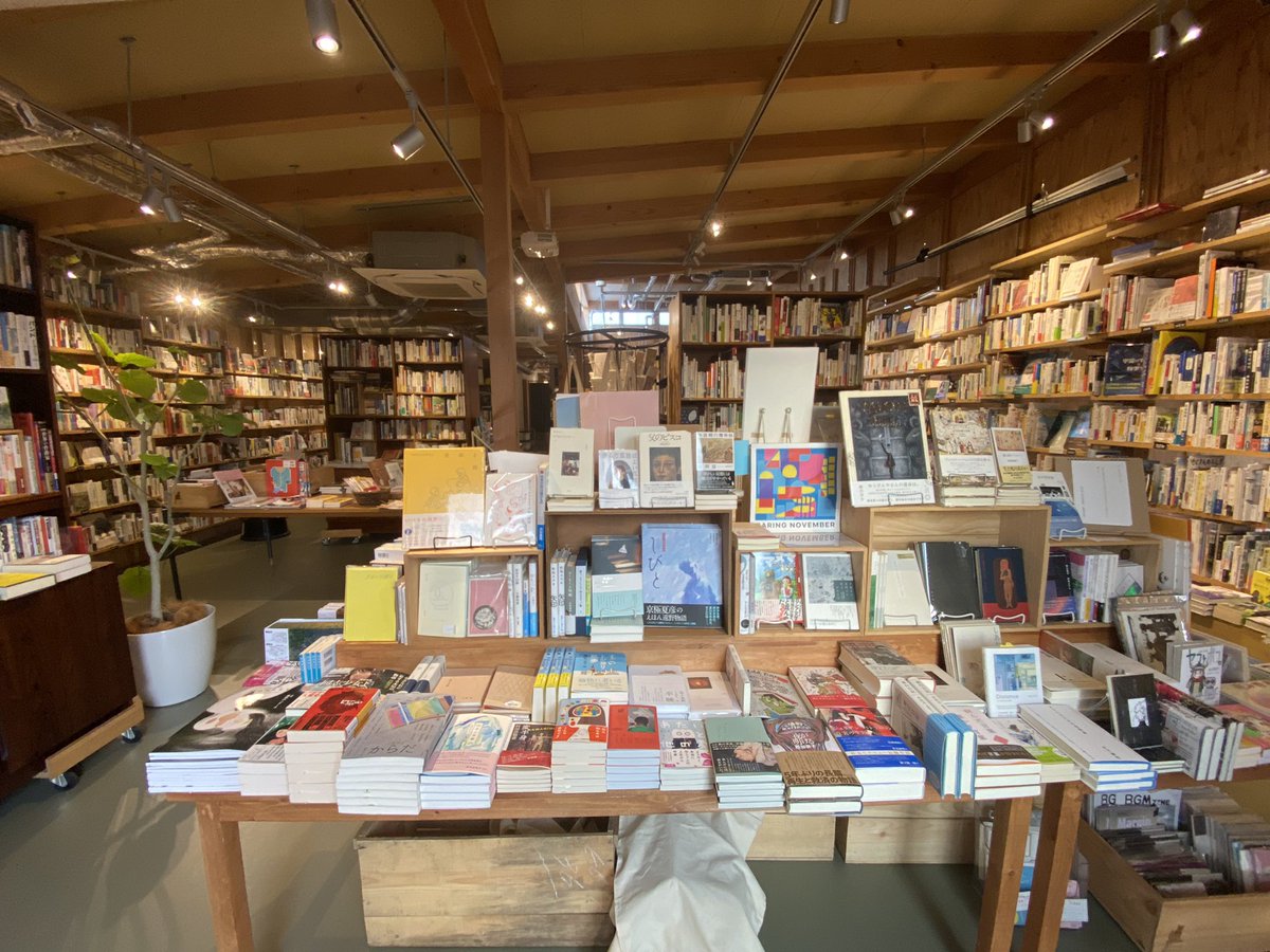 sk_ko721's tweet photo. ボーナストラック
緑に囲まれたこういうコミュニティ的な場所は良いー。
#商店建築
#greenis https://t.co/TBkVXLM2Or