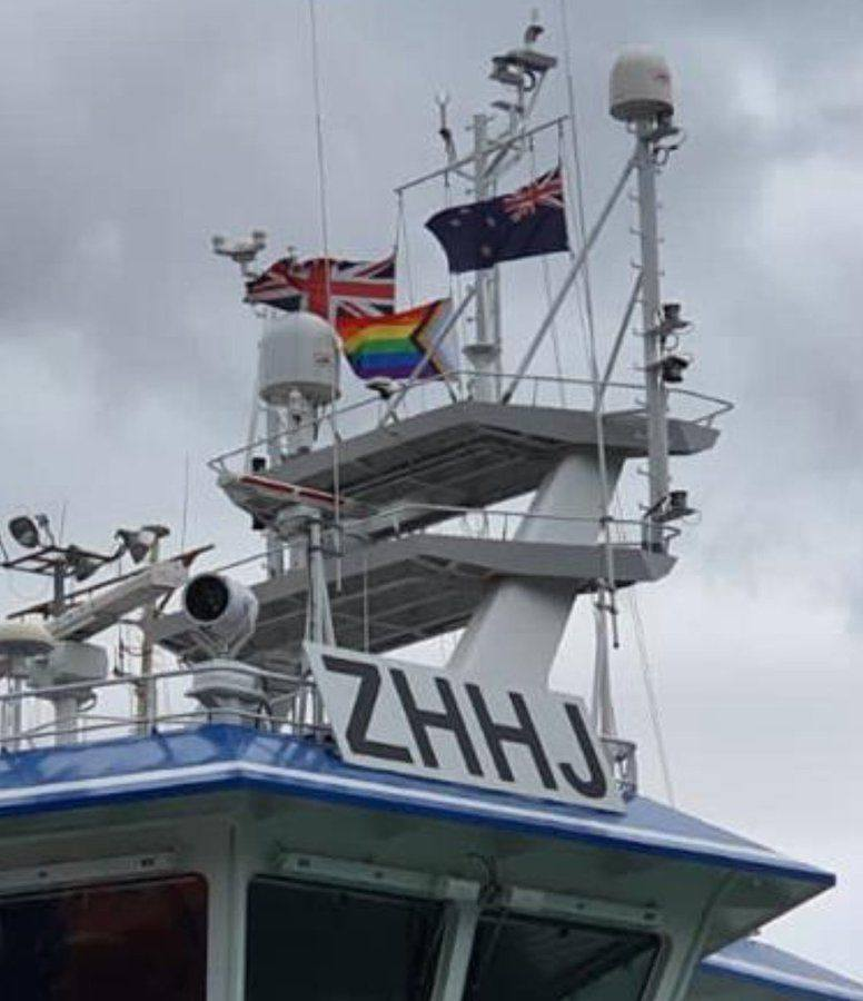#argosfroyanes supports #PolarPrideDay from the Southern Oceans - Not a good day for flags to fly🥶🥶❄️🌊💦