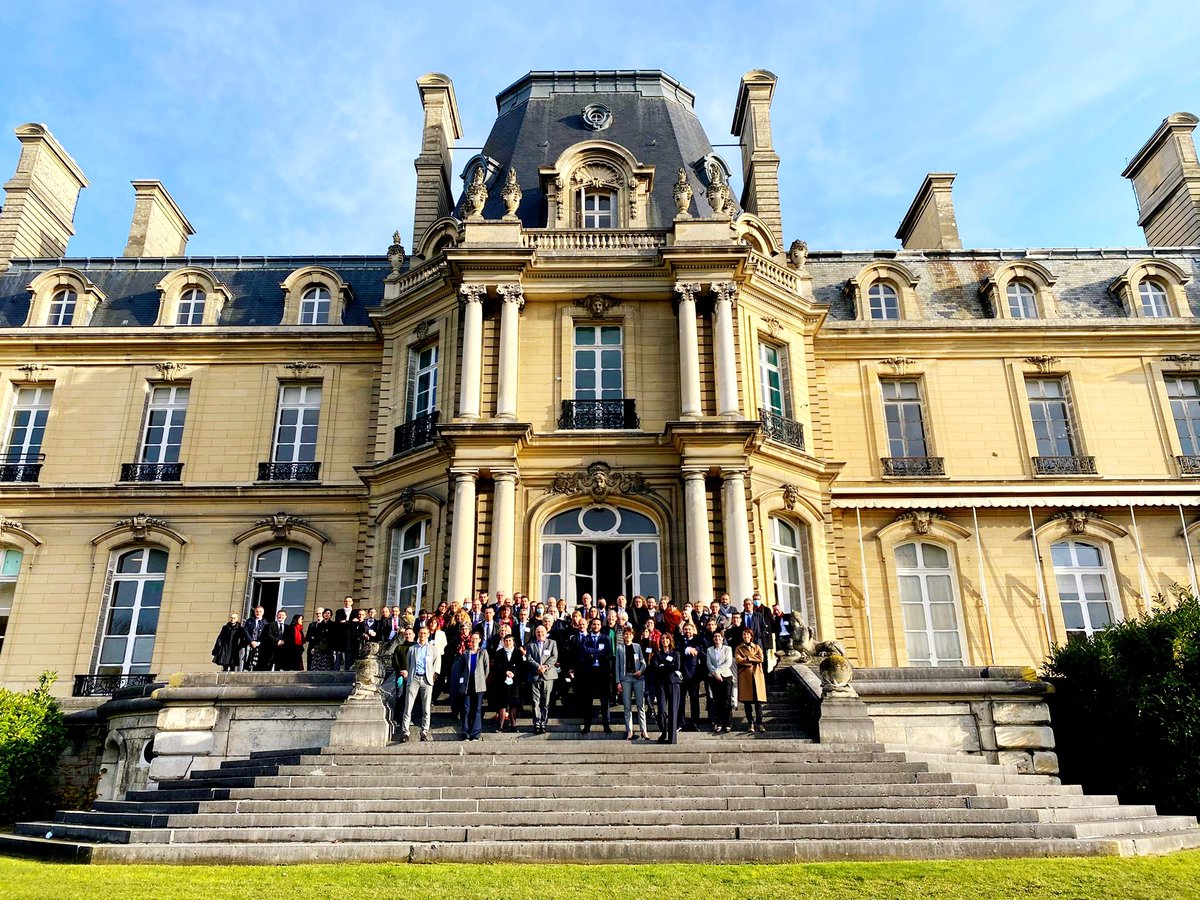 albar_isabel's tweet photo. Séminaire national des internats d d'excellence (IEX) dans le très beau  @LyceeRothschild de St Maximin. Des échanges fructueux, du partage de bonnes idées et des rencontres pour asseoir nos partenariats avec les collectivités territoriales.
@DSDEN60 
@oligerichristel 
@AcAmiens https://t.co/S0ggdGwkNm