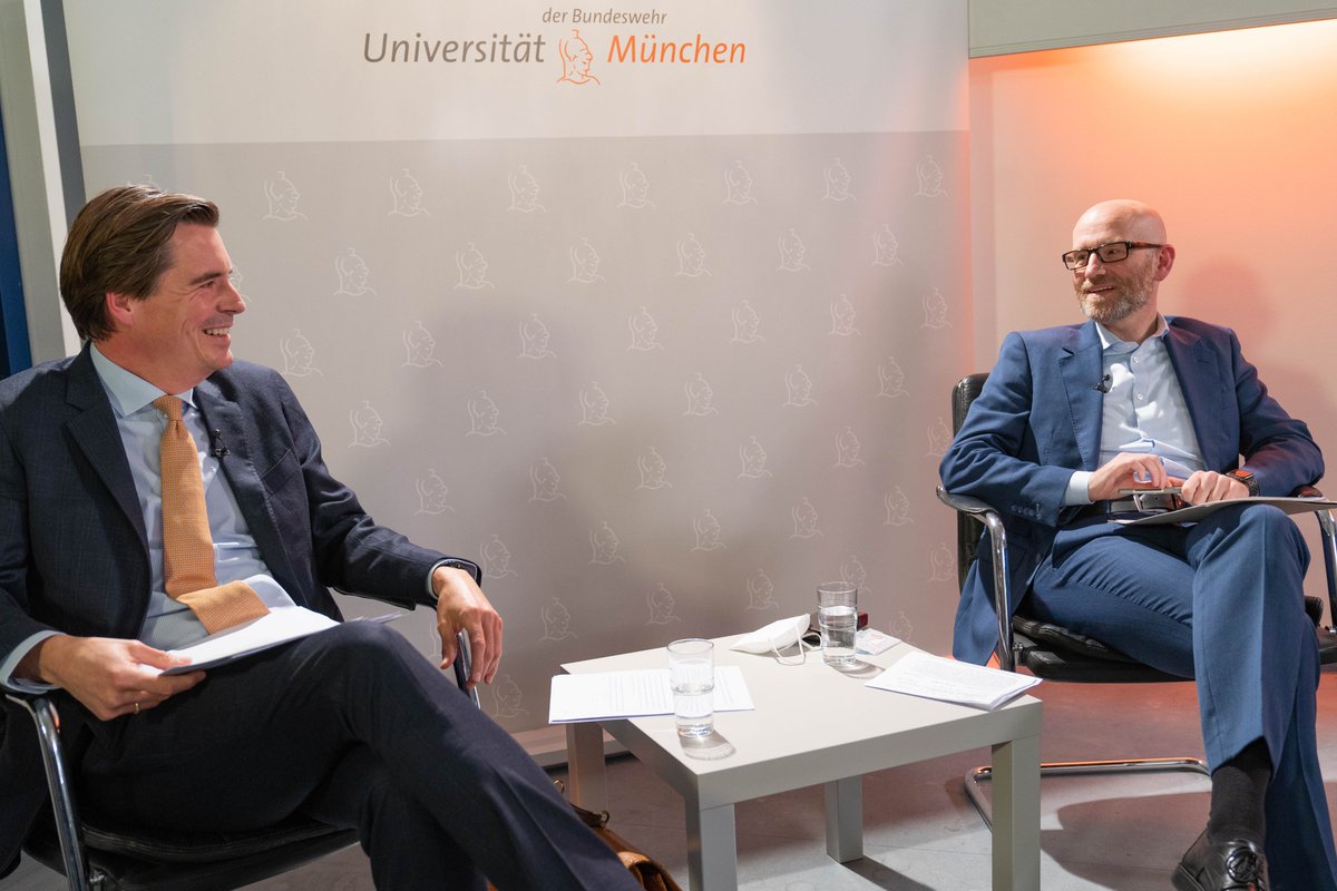 RichterHedwig's tweet photo. Percy Smend, Enkel des NS-Widerstandkämpfers Günther Smend, war gestern im Gespräch mit
@petertauber bei uns an der Uni - und diskutierte mit den Studierenden über Widerstand, Demokratie, Rechtsextremismus &amp; Geschichtsrevisionen von rechts. Ein sehr beeindruckender Abend.
@psmend https://t.co/MmRflZk0Pz