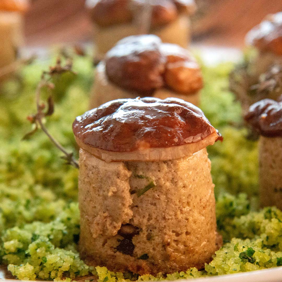 EISFformation's tweet photo. Les chefs de l'EISF ont concocté ce gâteau de #champignons, qui nous l'espérons, nourrira votre inspiration. Au menu : shiitake et morilles découpés et mixés puis cuits au bain marie. Le tout coiffé d'un chapeau de cèpes et le tour est joué ! https://t.co/bCrMjKAXJi #CAPcuisine https://t.co/ZNtqOd18Hx