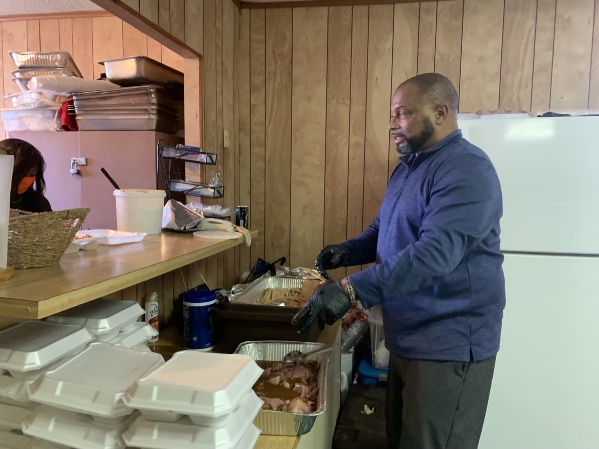 KenRDemerchant's tweet photo. Today my staff served #Thanksgiving Dinner to the seniors with Mayor Darryl Humphrey at the Kendleton Church of God. #kendleton #givethanks #seniors https://t.co/uvRhUecMbo