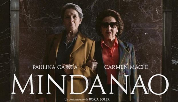 caesarsabater's tweet photo. Anoche vi el cortometraje "Mindanao" y, entre otras virtudes, es flipante ver como Carmen Machi se mete en la piel de una señora alcadesa corrupta, fan de la laca y los bolsos (ejem). Enhorabuena a todo el equipo de @FilmeuES, id preparando la estantería para los trofeos. https://t.co/QYuUzpiSEg
