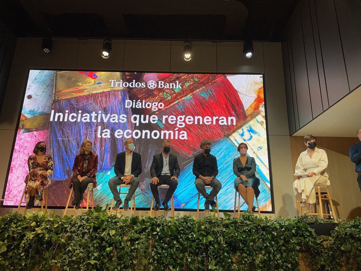En la entrega del #PremioTriodosBank 
¡Que grandes proyectos por necesarios e inspiradores!
¡y que grandes personas!
<a href="/colegiohelicon/">Colegio Hélicon</a> <a href="/EExcelente/">Escuela Excelente (AMICE)</a>