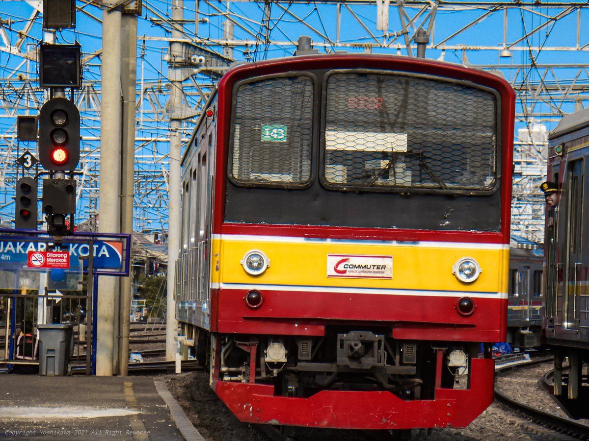 Ramadhan041029's tweet photo. "こんにちは。"!
旧埼京線205-143がジャカルタコタの最終目的駅に到着し、ボゴール駅への旅を再開しました。
#205系 #commuterline #train #railroad #railfanning #keretaapiinside #ptkci #tokyo #205系0番台 #武蔵野線 #京葉線 #電車 #鉄道写真 #ジャカルタ #配給 #埼京線205系 #jr東日本 #日本 https://t.co/CG25K7C6tQ