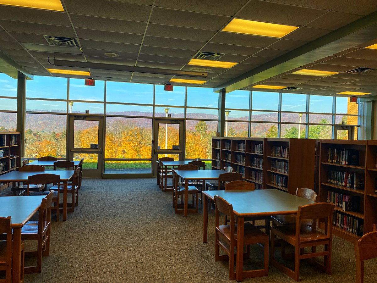 MegmoultonG's tweet photo. Had the BEST 2 days visiting school libraries IRL! Lunch with the amazing Michal @ SchreiberHS @PWUFSD, traded peloton names with @patriciaeyer @LibraryTzhs, and enjoyed this insane view @suffernhs with Dominick &amp; Anna 🤗. @GaleSchools @galecengage https://t.co/SFiFPaKBUw