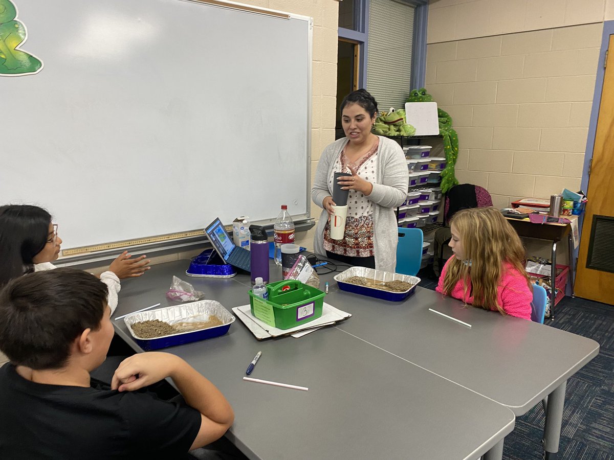 mrs_shave's tweet photo. Block 1 students taught science and reading lessons to students at Challenger Intermediate today. What a great experience! #futureteachers https://t.co/tiQFRsNnlF