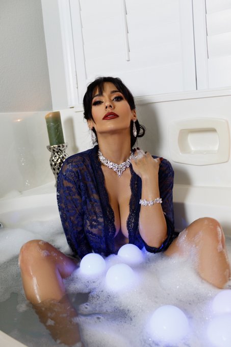 Want to help make this bath more fun?  https://t.co/2tu8TuiBVO https://t.co/LvexQDBQCr<a href="/tag/rt"class="tags"><span>#rt</span></a>